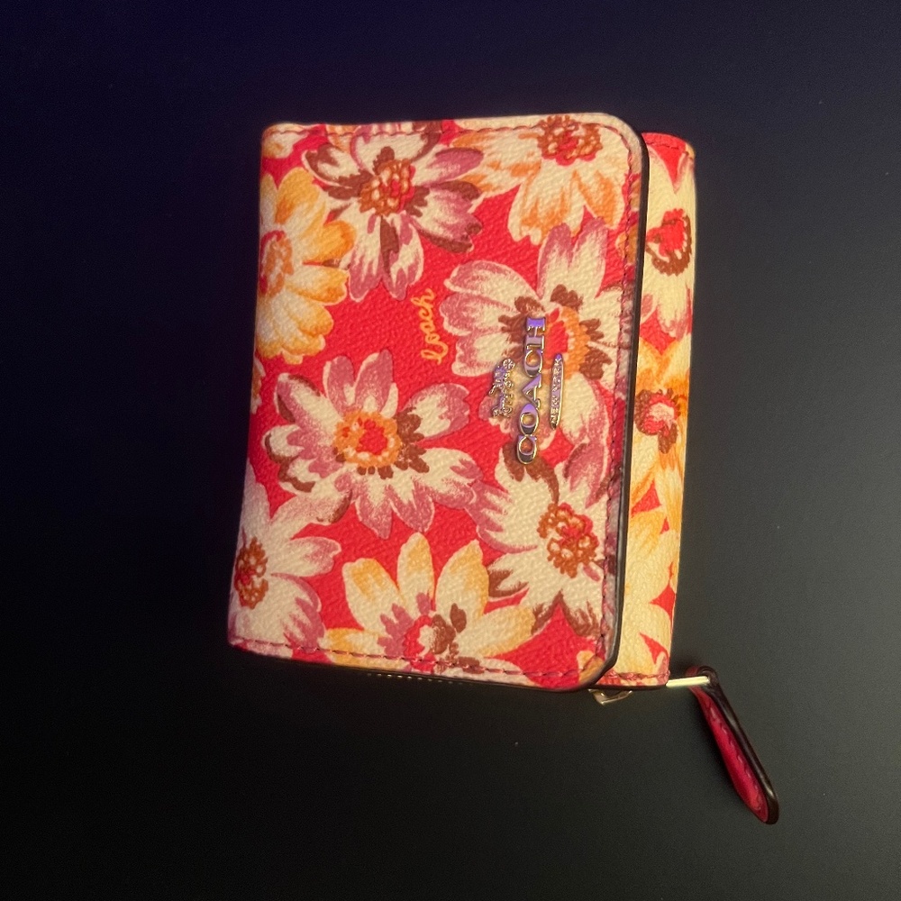 Vintage Coach Small Trifold Wallet Red w/Daisies NWT